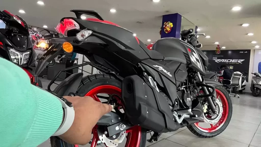 शानदार ऑफर ! मात्र 14 हजार रुपए में खरीदें TVS Apache, कंपनी ने किया जारी 2 maxresdefault