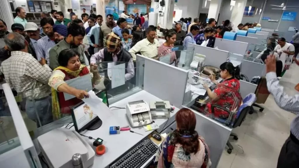 जबरदस्त रिटर्न: केवल 390 दिन के बैंक FD पर मिल रहा है 7.70% का ब्याज, ग्राहकों की हुई बल्ले बल्ले 2 bank fd interest rate